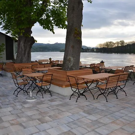 Fischwirtshaus Landmotel Donaurast 佩尔森贝格